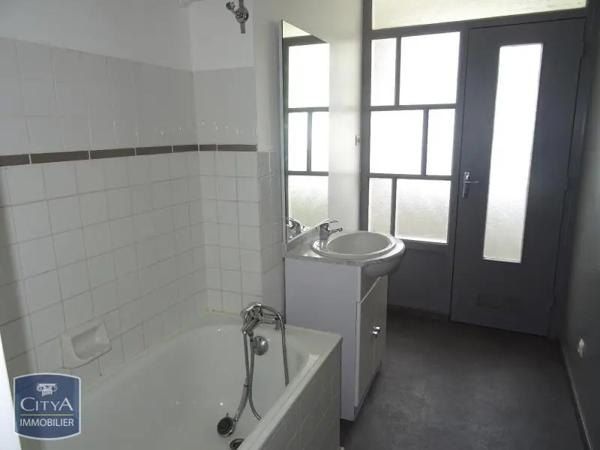Appartement à louer 2 pièces 46.35m² Laval (53000)