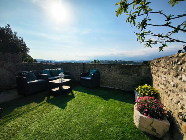Haut de Cagnes  - Maison de village avec studio indépendant et abris de jardin