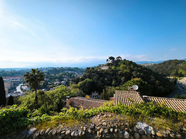 Haut de Cagnes  - Maison de village avec studio indépendant et abris de jardin