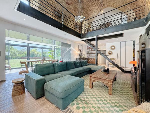 Saint-Affrique (12400) VILLA DE PRESTIGE TYPE 5 DE 196 M² SUR SON TERRAIN PLAT DE 6770 M²