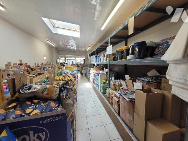 CALAIS ! UN FONDS DE COMMERCE DE DESTOCKAGE Alimentaire et Habillement sur axe passant et bien ...