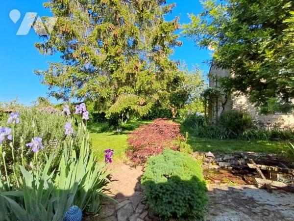 Antigny -Unique et rare pour ce bien d'exception au cœur d'un village sera accueillir votre famille.