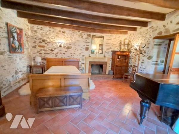 Antigny -Unique et rare pour ce bien d'exception au cœur d'un village sera accueillir votre famille.