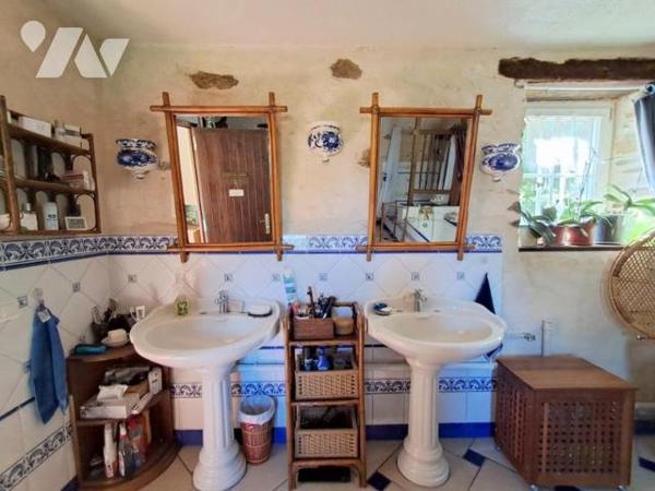 Antigny -Unique et rare pour ce bien d'exception au cœur d'un village sera accueillir votre famille.