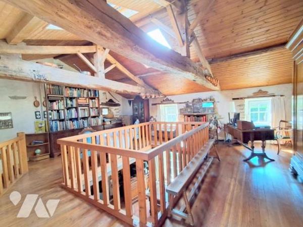 Antigny -Unique et rare pour ce bien d'exception au cœur d'un village sera accueillir votre famille.