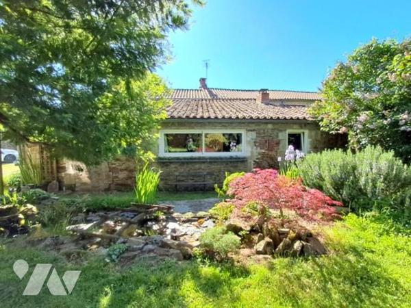 Antigny -Unique et rare pour ce bien d'exception au cœur d'un village sera accueillir votre famille.