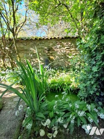 Antigny -Unique et rare pour ce bien d'exception au cœur d'un village sera accueillir votre famille.