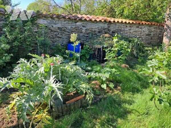 Antigny -Unique et rare pour ce bien d'exception au cœur d'un village sera accueillir votre famille.
