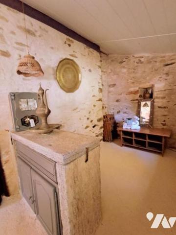 Antigny -Unique et rare pour ce bien d'exception au cœur d'un village sera accueillir votre famille.