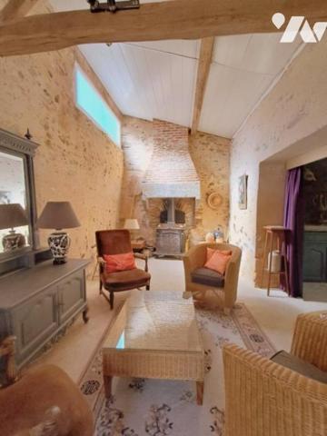 Antigny -Unique et rare pour ce bien d'exception au cœur d'un village sera accueillir votre famille.