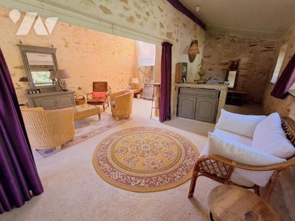 Antigny -Unique et rare pour ce bien d'exception au cœur d'un village sera accueillir votre famille.