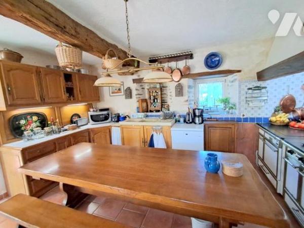 Antigny -Unique et rare pour ce bien d'exception au cœur d'un village sera accueillir votre famille.