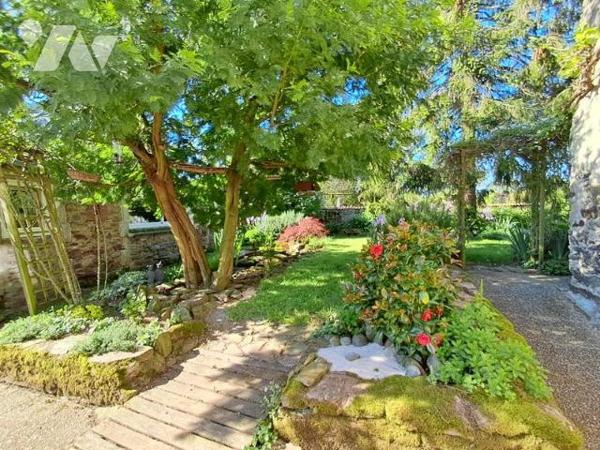 Antigny -Unique et rare pour ce bien d'exception au cœur d'un village sera accueillir votre famille.