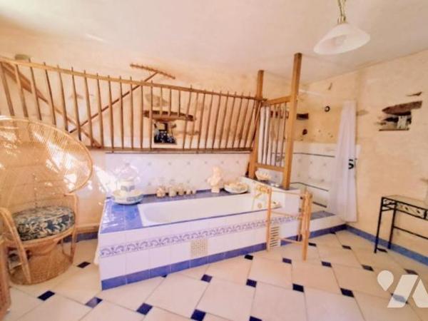 Antigny -Unique et rare pour ce bien d'exception au cœur d'un village sera accueillir votre famille.