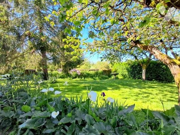 Antigny -Unique et rare pour ce bien d'exception au cœur d'un village sera accueillir votre famille.