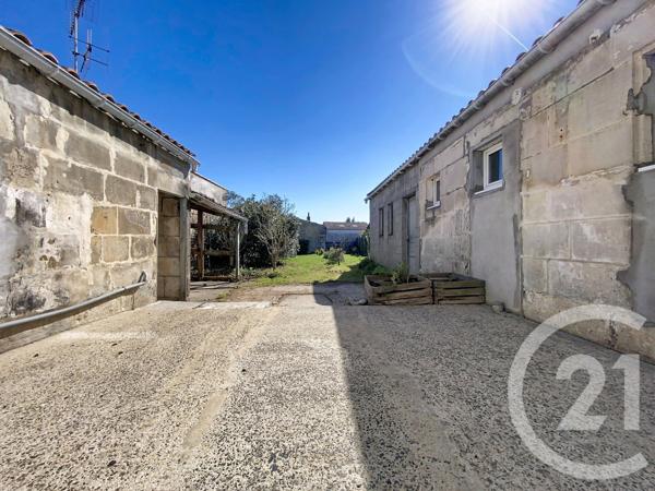 Maison à vendre  3 pièces - 88,64 m 2   ROCHEFORT  - 17