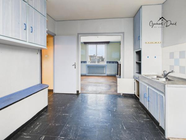 Grande maison de 175 m² avec vaste garage de 240 m² – Centre-ville de Saint-Pol-de-Léon