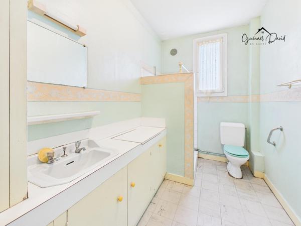 Grande maison de 175 m² avec vaste garage de 240 m² – Centre-ville de Saint-Pol-de-Léon