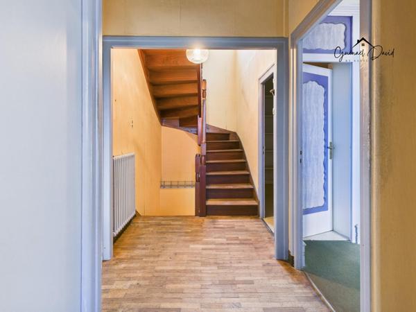 Grande maison de 175 m² avec vaste garage de 240 m² – Centre-ville de Saint-Pol-de-Léon