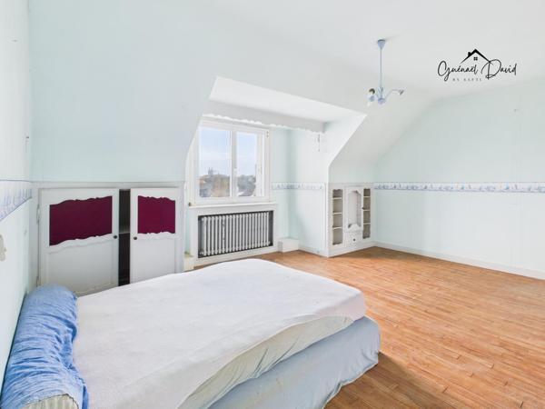 Grande maison de 175 m² avec vaste garage de 240 m² – Centre-ville de Saint-Pol-de-Léon