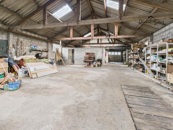 Grande maison de 175 m² avec vaste garage de 240 m² – Centre-ville de Saint-Pol-de-Léon