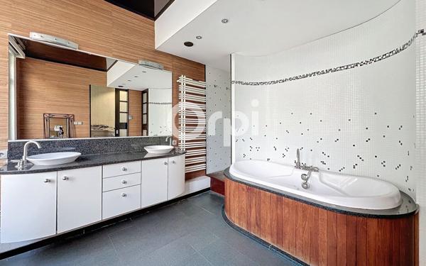 Maison à vendre    8 pièces •  Saint-Omer