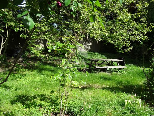 Appartement Montreuil Studio avec grande cave,  local vélo et jardin de copropriété
