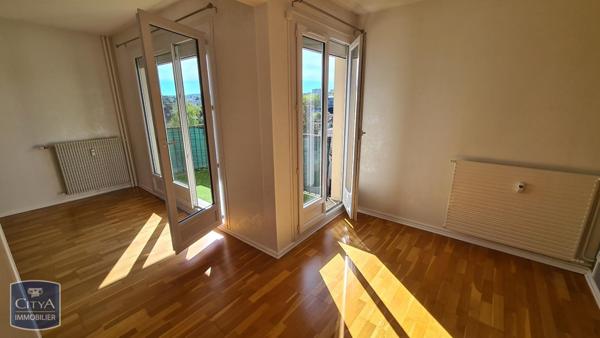 Appartement à louer 4 pièces 75.05m²