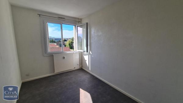 Appartement à louer 4 pièces 75.05m²