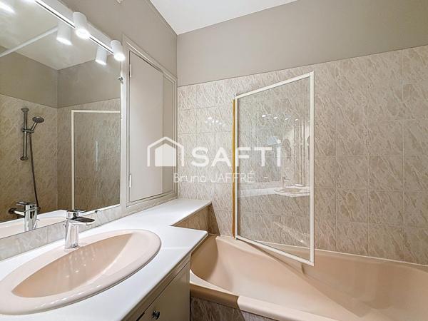 Paris 15 - vue Tour EIFFEL -  81 m²,  2  ou 3 CH, terrasse 9 m²