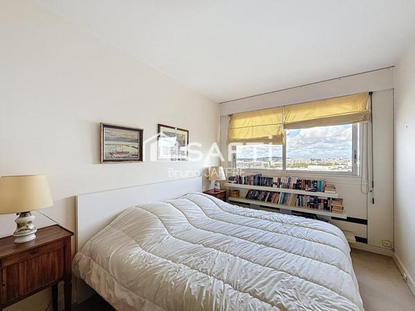 Paris 15 - vue Tour EIFFEL -  81 m²,  2  ou 3 CH, terrasse 9 m²