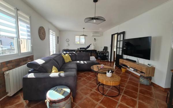 St Privat des Vieux - Maison rénovée avec piscine - calme en fond d'impasse