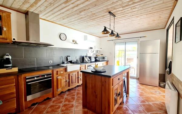 St Privat des Vieux - Maison rénovée avec piscine - calme en fond d'impasse