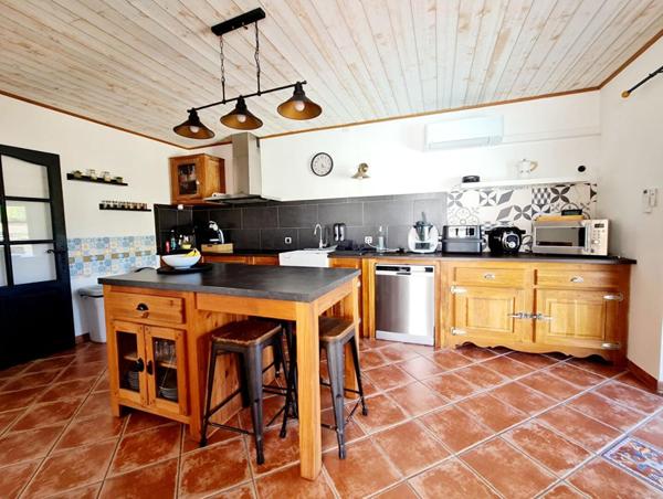 St Privat des Vieux - Maison rénovée avec piscine - calme en fond d'impasse