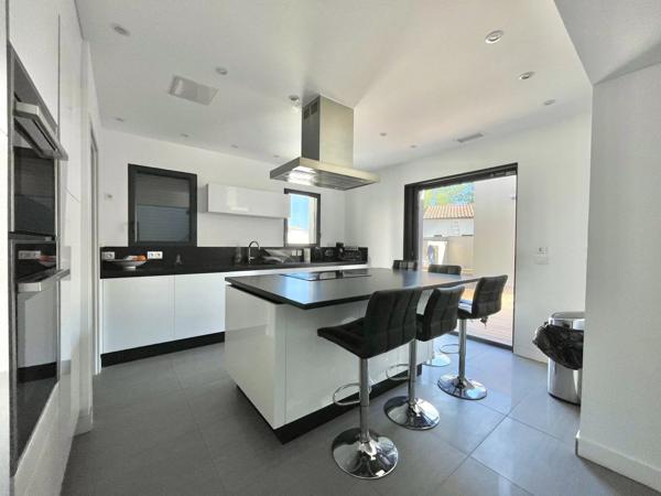 Vente Villa 7 pièces 202 m2 à Gignac