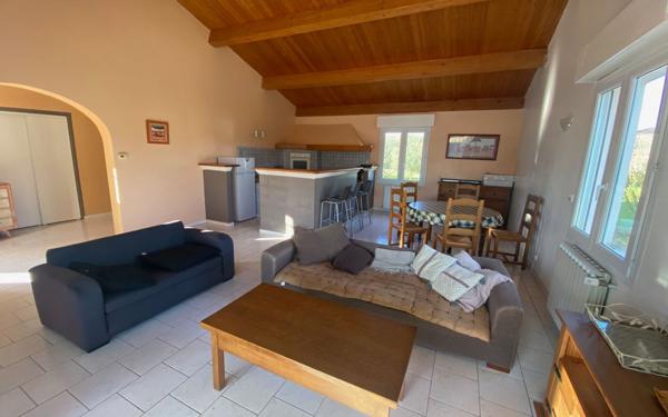 Maison à vendre    5 pièces •  Berrias-et-Casteljau