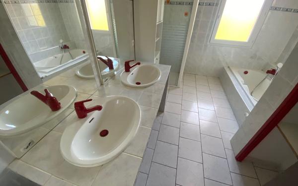 Maison à vendre    5 pièces •  Berrias-et-Casteljau