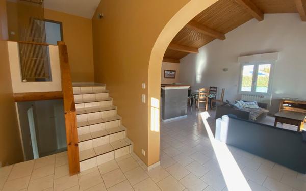 Maison à vendre    5 pièces •  Berrias-et-Casteljau