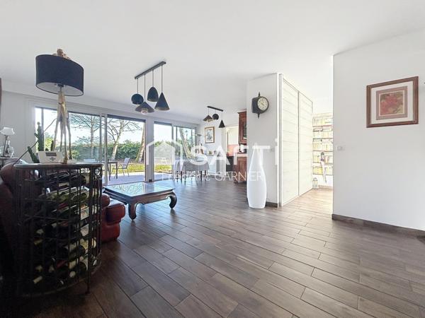 Maison de plain-pied 140 m² environ, 6 pièces, 4 chambres, terrain de 988 m²