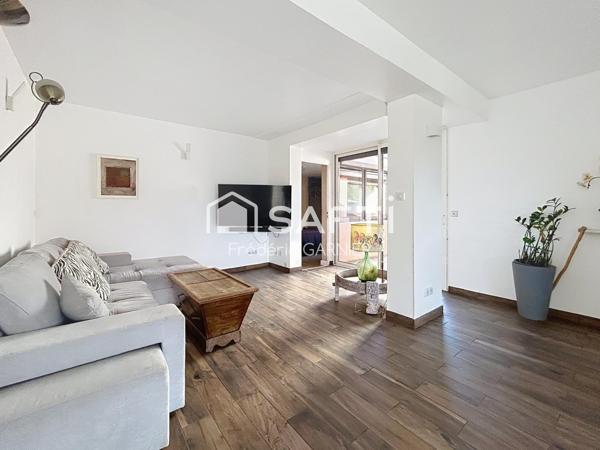 Maison de plain-pied 140 m² environ, 6 pièces, 4 chambres, terrain de 988 m²