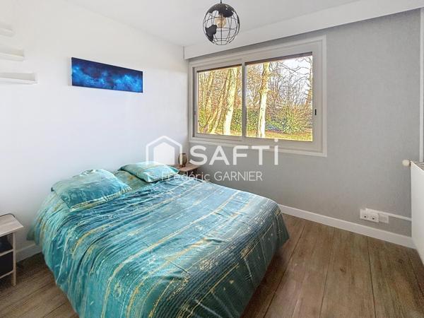 Maison de plain-pied 140 m² environ, 6 pièces, 4 chambres, terrain de 988 m²