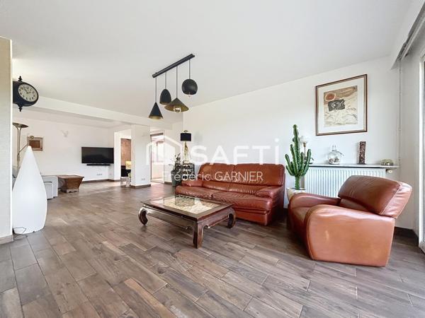 Maison de plain-pied 140 m² environ, 6 pièces, 4 chambres, terrain de 988 m²