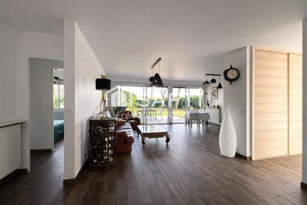 Maison de plain-pied 140 m² environ, 6 pièces, 4 chambres, terrain de 988 m²