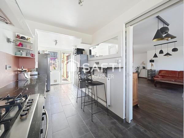 Maison de plain-pied 140 m² environ, 6 pièces, 4 chambres, terrain de 988 m²