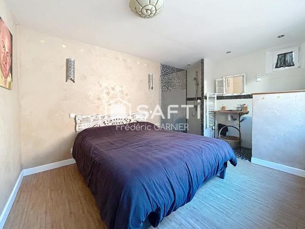 Maison de plain-pied 140 m² environ, 6 pièces, 4 chambres, terrain de 988 m²