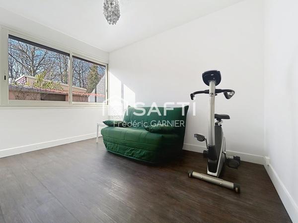 Maison de plain-pied 140 m² environ, 6 pièces, 4 chambres, terrain de 988 m²