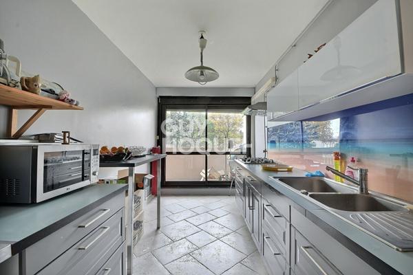 A VENDRE - Spacieux T3 transformable en T4 de 96 m² avec balcon, garage, parking et cave, Lyon 8ème (69008)