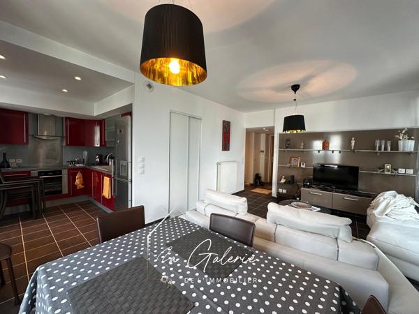 APPARTEMENT T4 CASERNE DE BONNE AVEC EXTERIEURS