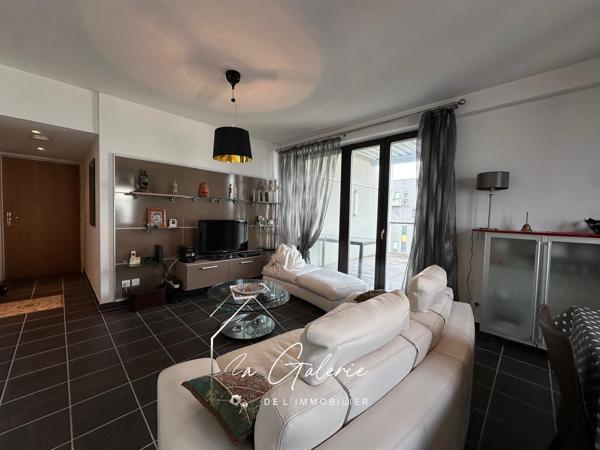APPARTEMENT T4 CASERNE DE BONNE AVEC EXTERIEURS