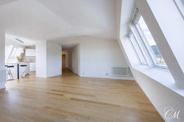 CHAMALIERES : APPARTEMENT D'EXCEPTION AVEC BEAUX VOLUMES ET VUE
